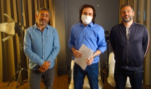 Julien Richard-Thomson entouré du tandem Toledano-Nakache pendant le tournage de son documentaire Pas de bras, pas de cinéma?
